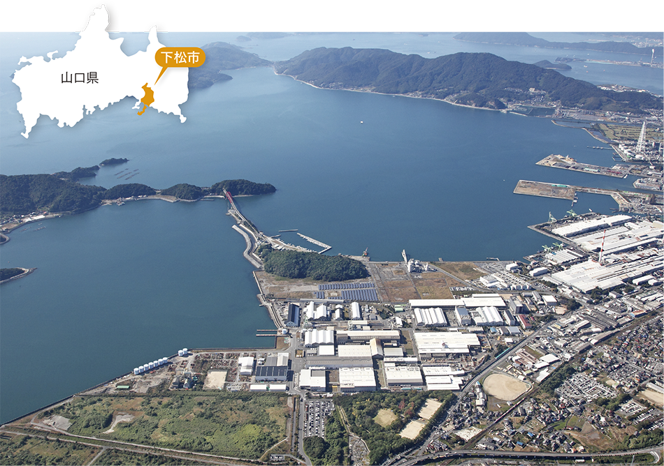 山口県下松市の海沿いに位置する日立製作所笠戸事業所