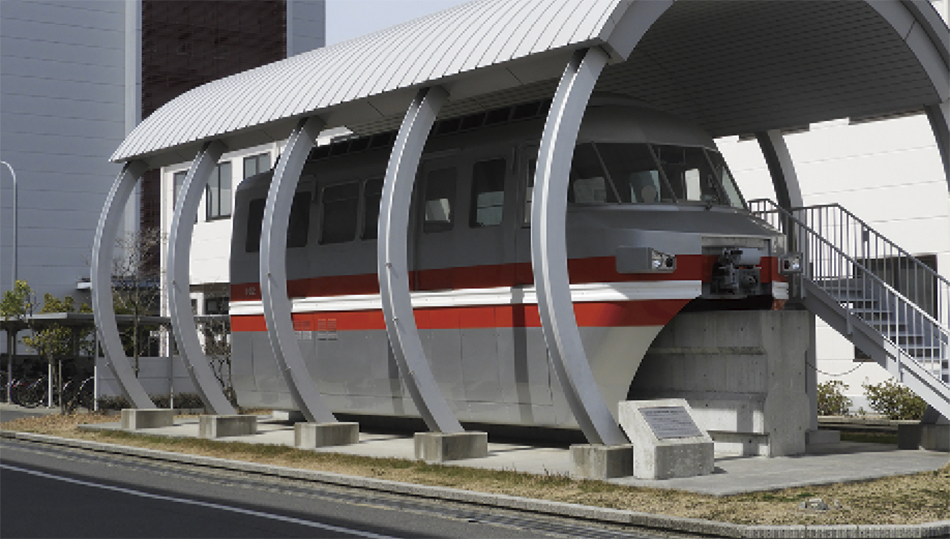笠戸事業所内で保存されている犬山モノレール車両
