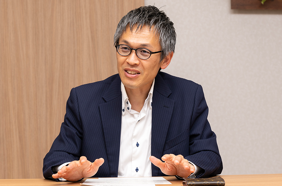 Fumitoshi Ogura